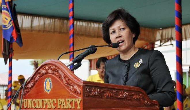 หัวหน้าพรรคฟุนซินเปกเรียกร้องให้กษัตริย์แห่งกัมพูชาทรงแก้ไขวิกฤตการเมือง